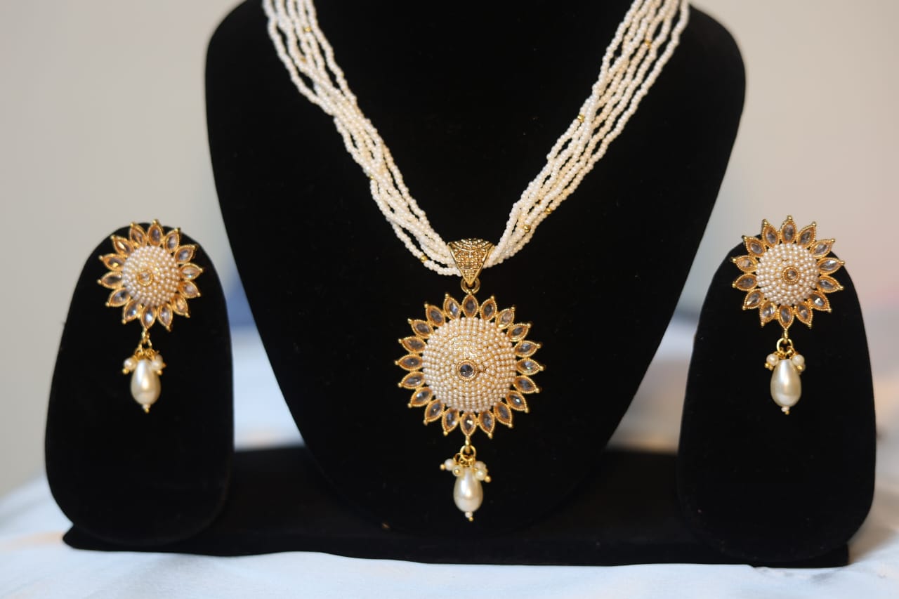White Pearl Gold Plated Short Necklace Set with Earrings.💫